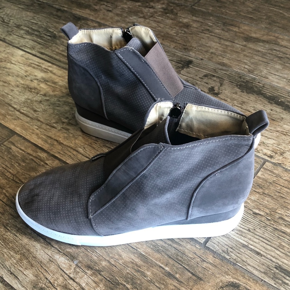 Hidden wedge taupe gray shoes super cute